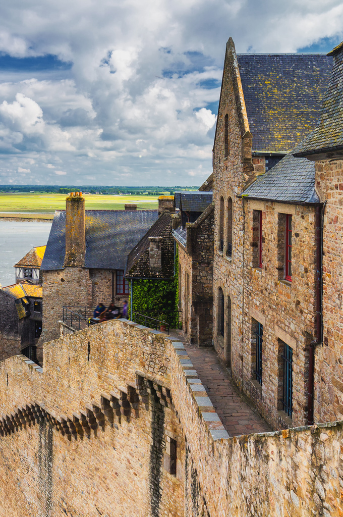 Vue sur la baie du Mont-Saint-Michel depuis les remparts du Mont en Normandie
