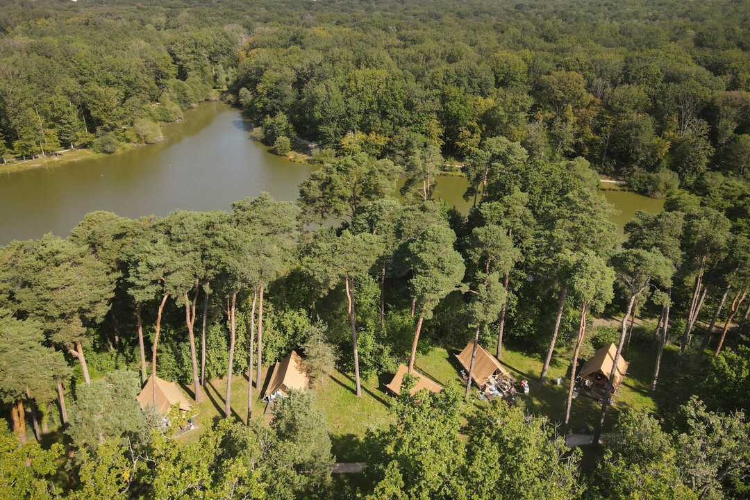 Vue aérienne du camping Huttopia Rambouillet