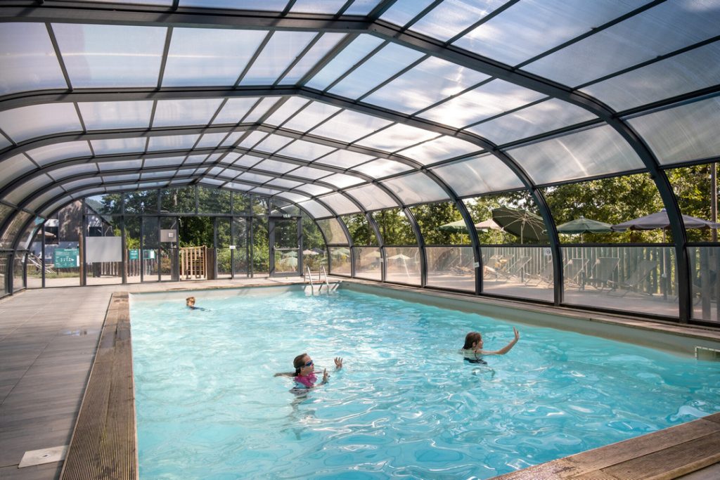 Piscine couverte du camping Huttopia Wattwiller