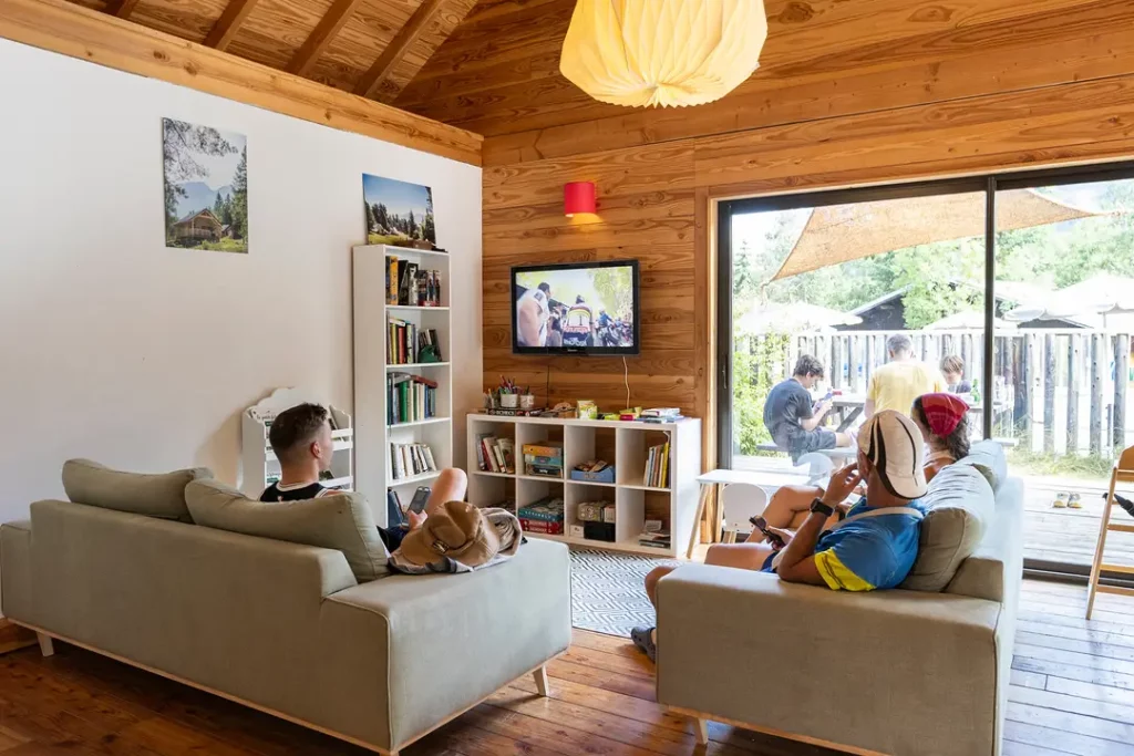 temps calme espace commun cousinade en camping